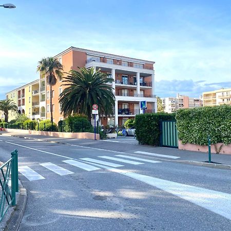 Residence 4 Etoiles Port Marine Sainte-Maxime Bagian luar foto