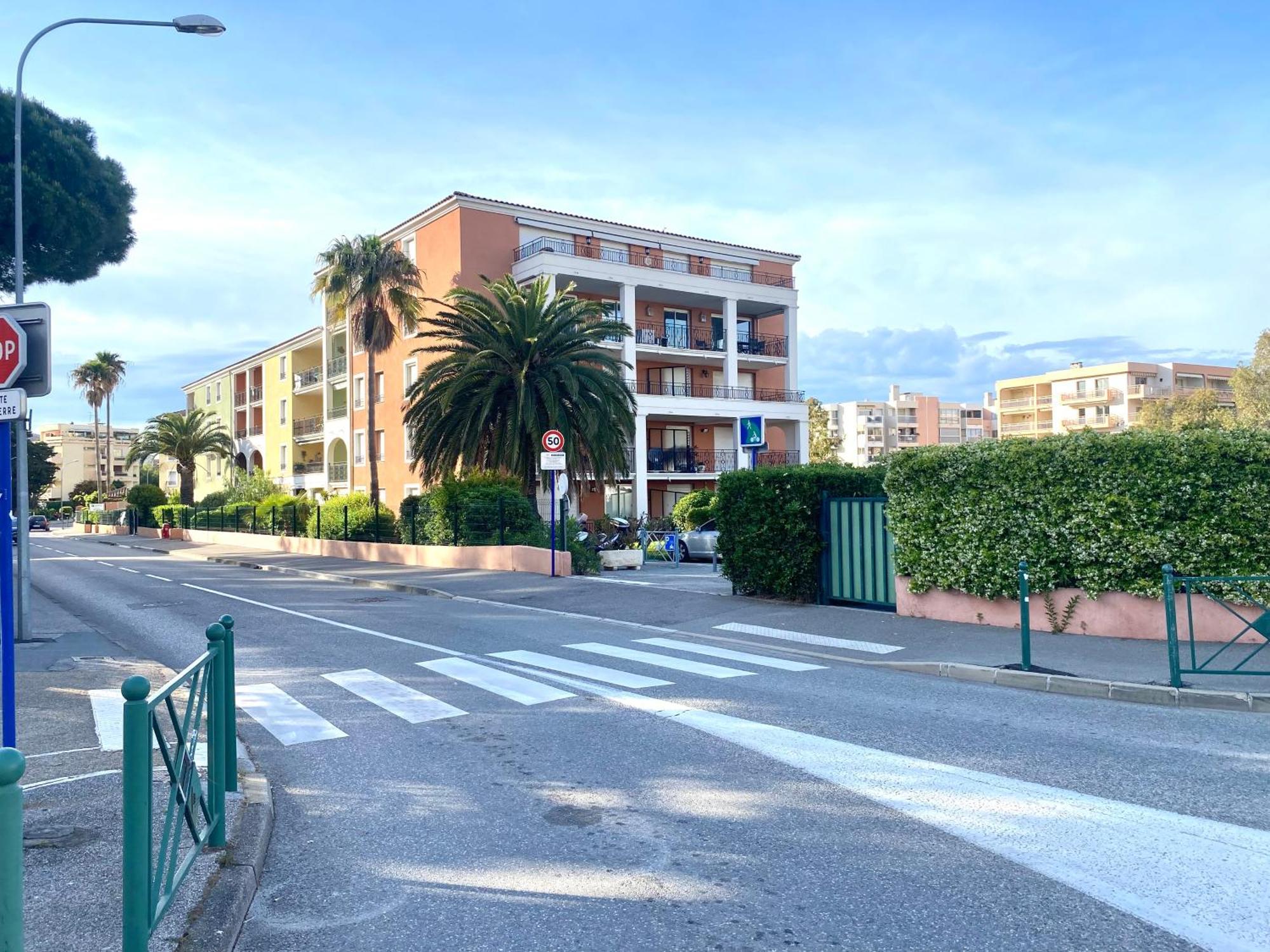 Residence 4 Etoiles Port Marine Sainte-Maxime Bagian luar foto